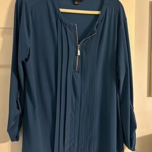 Roz & Ali blue Zippered Blouse